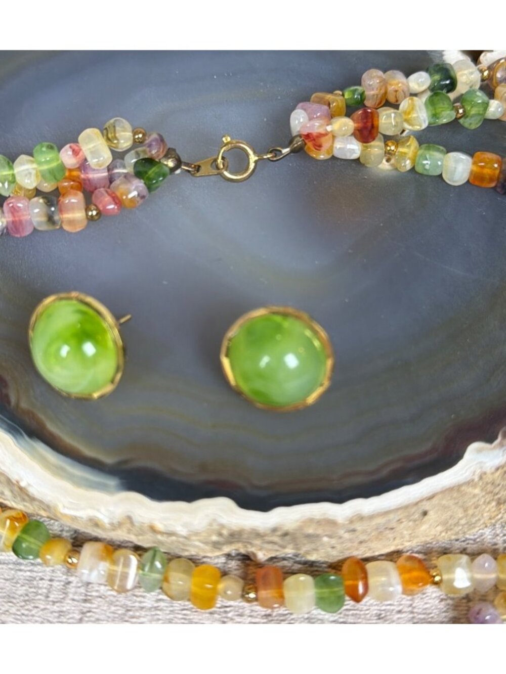 VTG Multi Strand Beaded 18" Necklace Green Post Stud Gold Tone Earring Set Retro - Picture 11 of 12